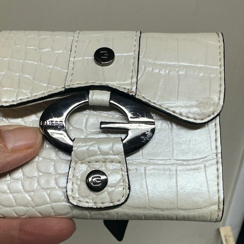 Guess Ivory Croc-Embossed Wallet - Picture 10 of 10
